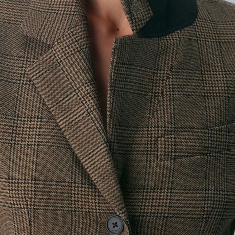 Babaton Standout Blazer - (Re)ssential Single-Breasted Blazer - Picture 5 of 9